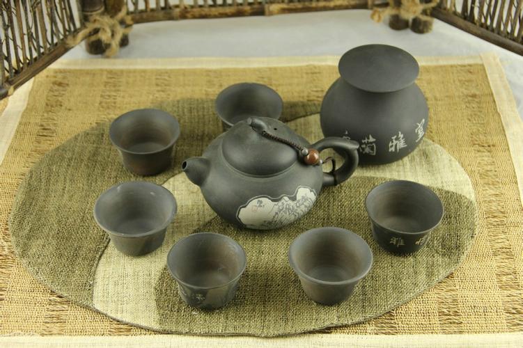 p>云南五色土宝艺术文化传播有限公司成立于2009年,是集建水紫陶产品